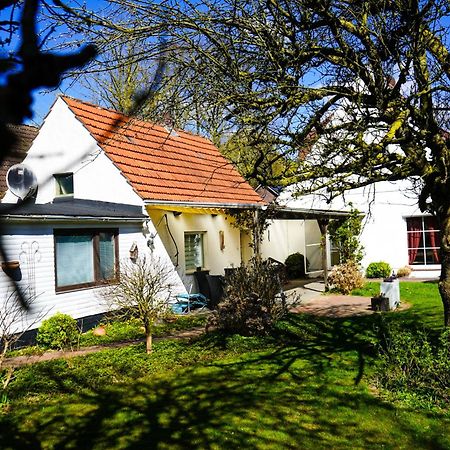 Gemuetliches Haus Mit Grossem Traumhaften Garten BRE Esterno foto