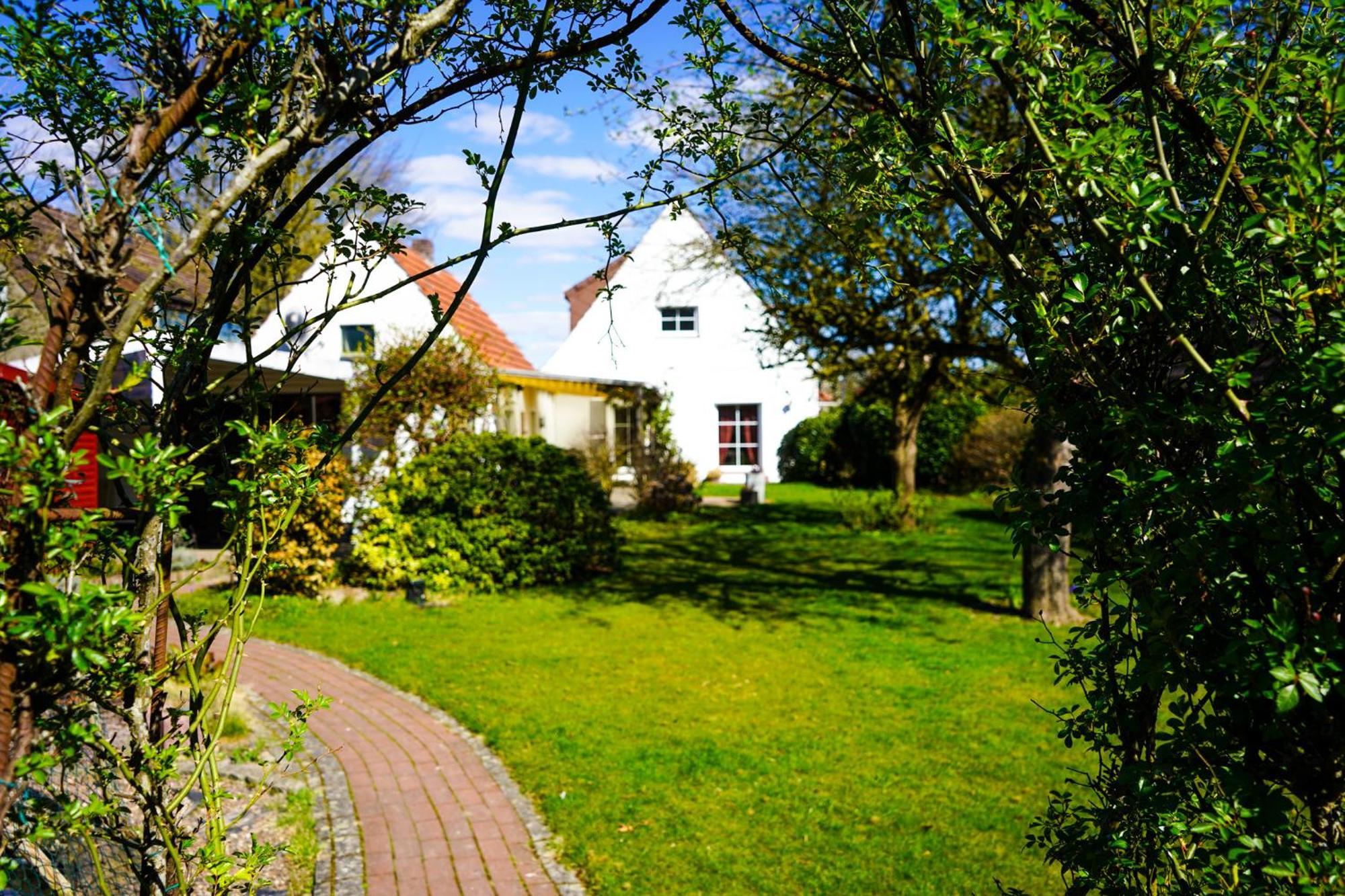 Gemuetliches Haus Mit Grossem Traumhaften Garten BRE Esterno foto